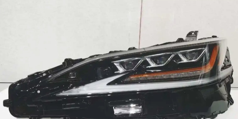 Передняя фара от Lexus Es